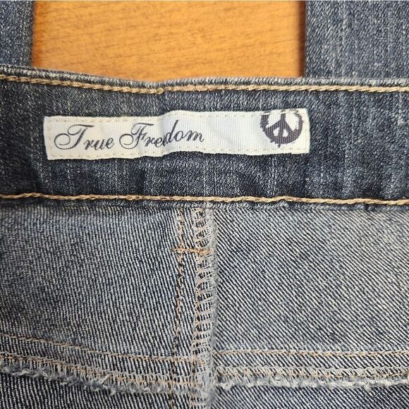 True Freedom jeans size junior 13. - Picture 4 of 8